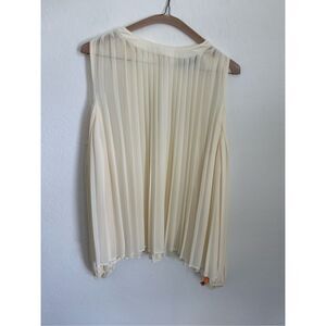 BLAQUE LABEL Pleated Cold Shoulder Blouse Size Medium